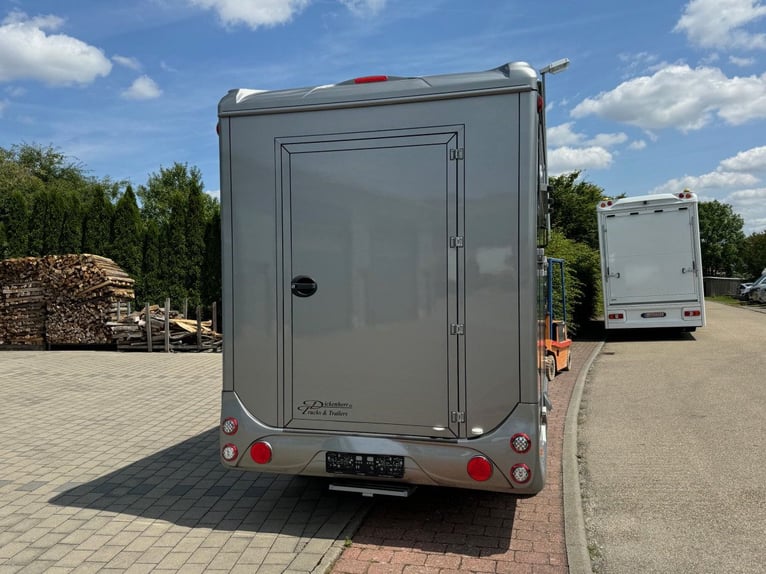 Pferdetransporter DT 2 Pferdeanhänger 2,7t Sattelkammer Trailer PKW Horsetrailer