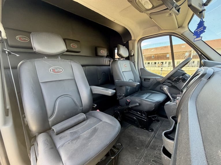 Renault Master EQUITA trasporto cavalli per 2 cavalli, 5 posti, automatico - Veicolo usato