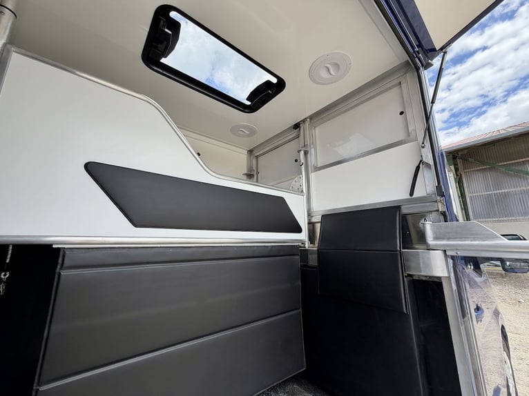 Renault Master RJH Sport trasportatore per 2 cavalli – nuovo modello con cambio automatico – disponi