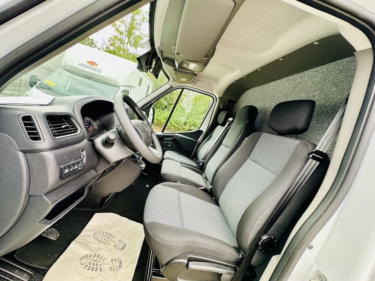 Renault Roelofsen Yorse, trasporto 2 cavalli, 3,5 tonnellate, 165 CV, cambio manuale, senza pedaggio