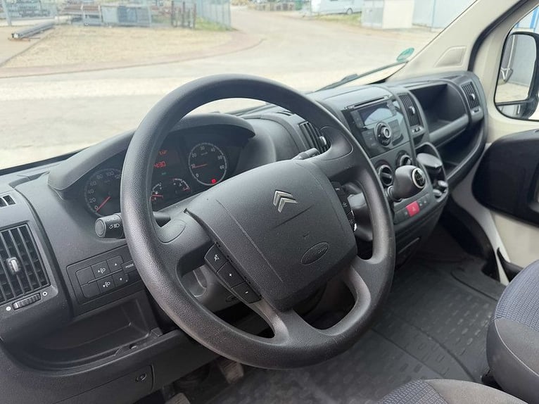 Trasporto animali Citroën con soli 29.200 km, camion per il trasporto di bestiame e animali, veicolo