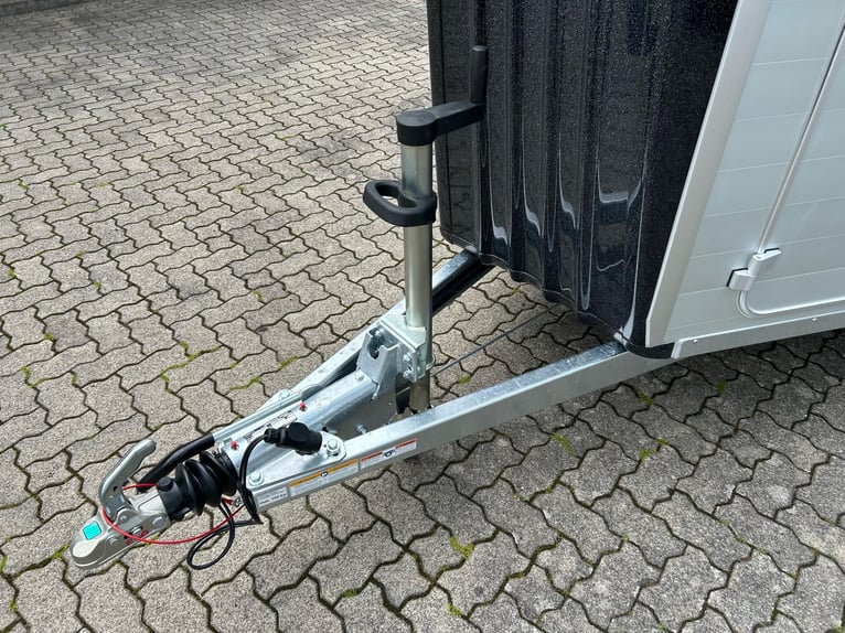 Humbaur Pferdeanhänger Areion Pro 2700 2,7t Sattelkammer 100km/h Black Hecktür schwenkbar