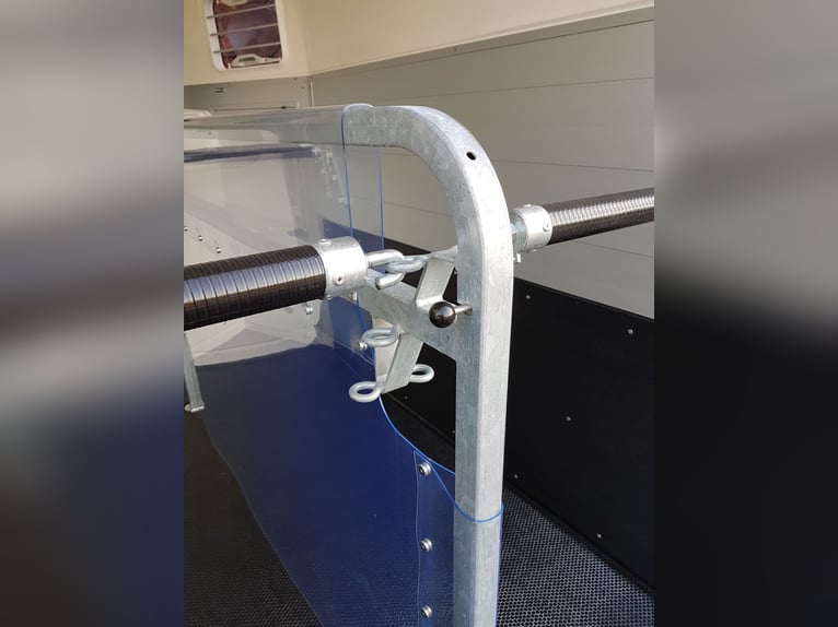 Humbaur Pferdeanhänger Equitos Alu Plus Black 2400 2,4t Sattelkammer 100km/h