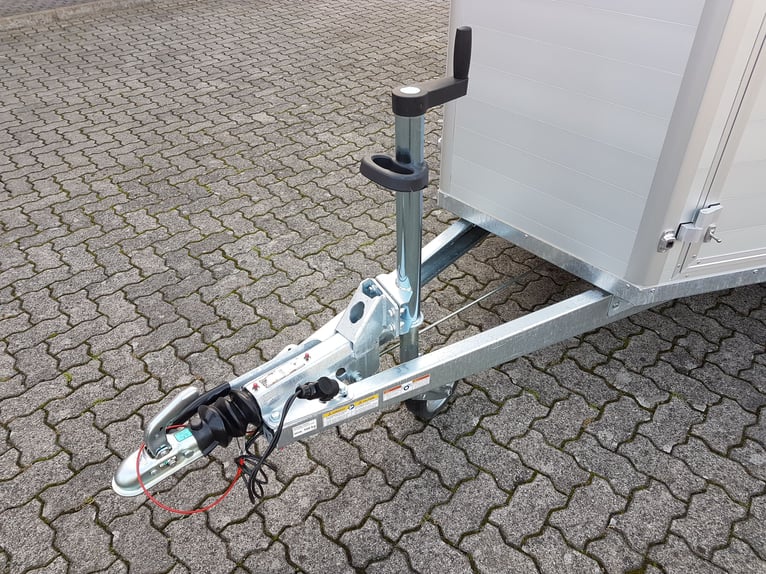 Humbaur Pferdeanhänger Equitos Alu Plus Black 2400 2,4t Sattelkammer 100km/h