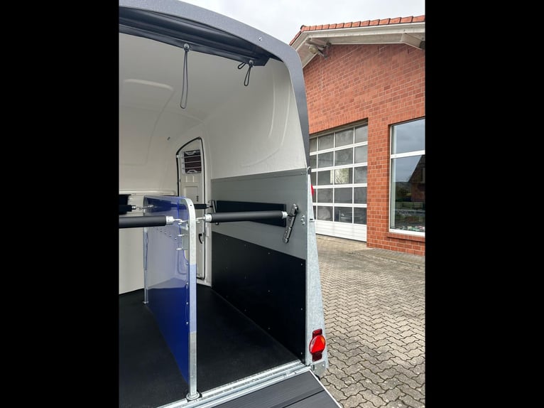 Humbaur Pferdeanhänger Pegasus 2400 2,4t Sattelkammer 100km/h Black Hecktür schwenkbar