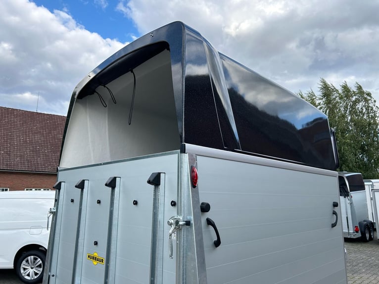 Humbaur Pferdeanhänger Xanthos Aero 2400 2,4t Sattelkammer 100km/h Black
