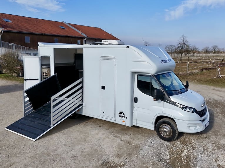 Iveco Daily RJH Sport Pro H2 per 2 cavalli con living, WC e doccia - Veicolo usato, camion
