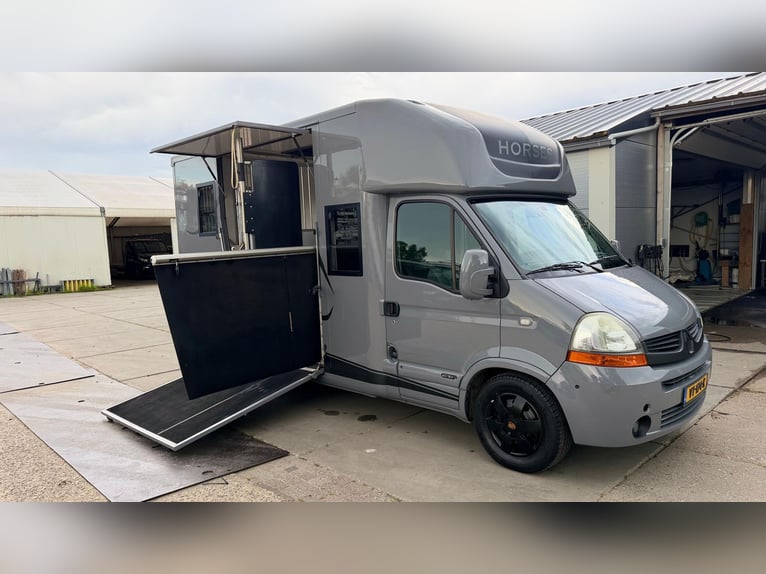 Camion per 2 cavalli in vendita!