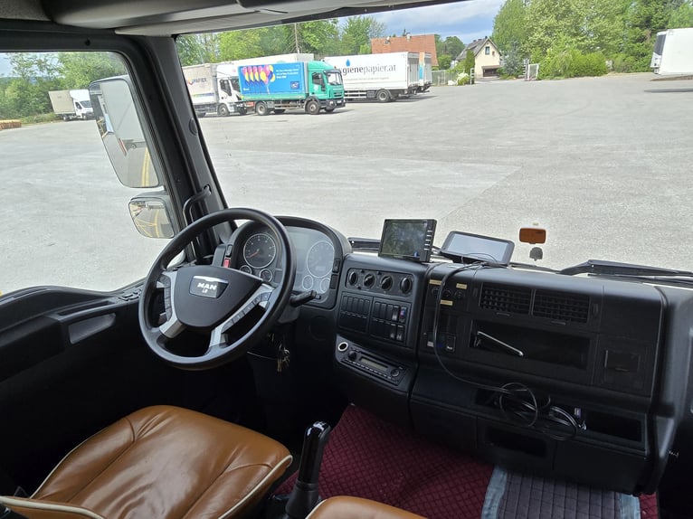 MAN TGM 15.290 4x2 LL – Allestimento AK, prima immatricolazione 2012, Pop Out, per 5 cavalli