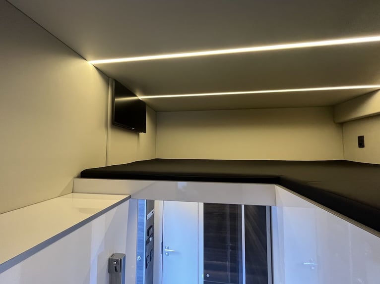 Mercedes-Benz Actros 1835 RJH Exclusive H5 Trasporto cavalli camion nuovo con tetto rialzato e slide