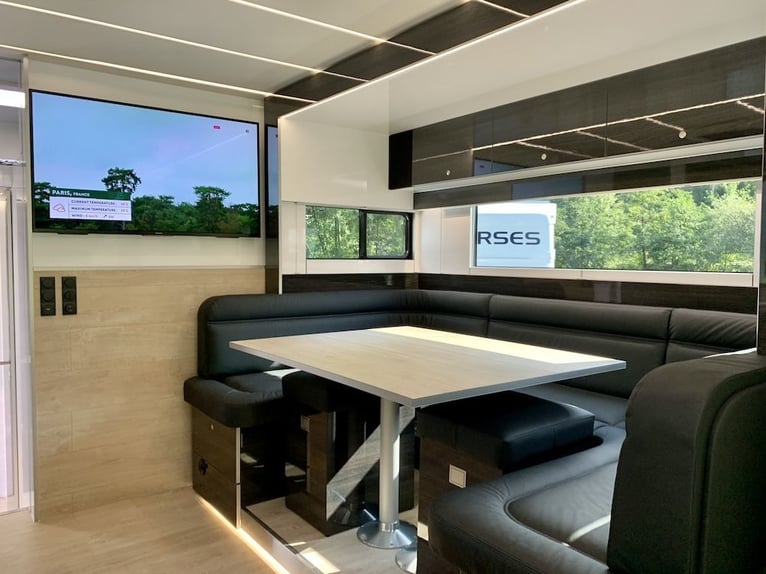 Mercedes-Benz Actros 1835 RJH Exclusive H5 Trasporto cavalli camion nuovo con tetto rialzato e slide