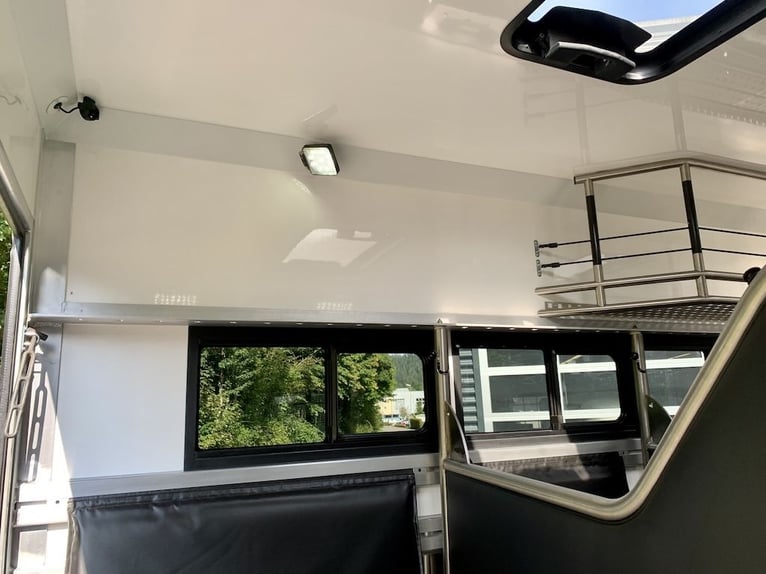 Mercedes-Benz Actros 1835 RJH Exclusive H5 Trasporto cavalli camion nuovo con tetto rialzato e slide