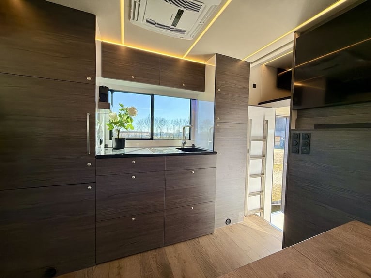 Mercedes-Benz Actros 2545 RJH Exclusive H6 camion trasporto cavalli nuovo e disponibile immediatamen