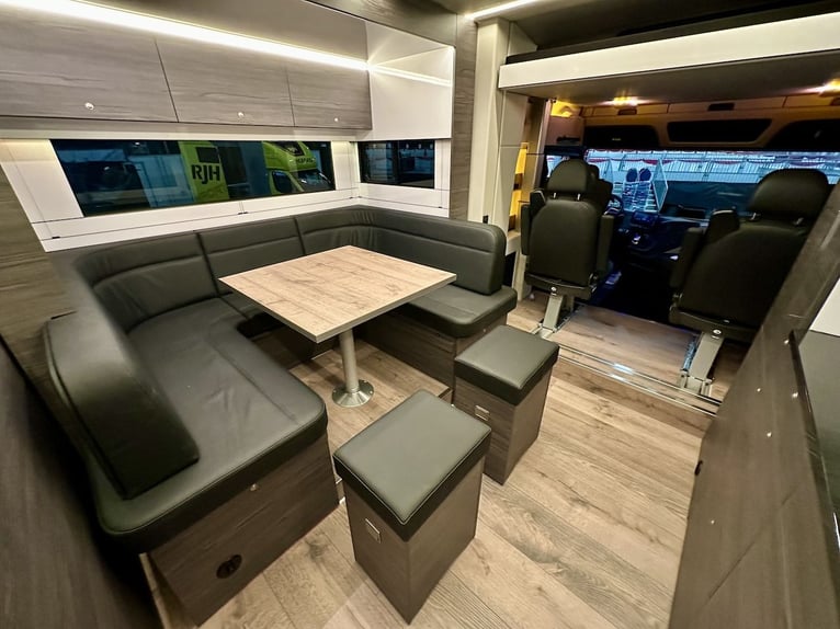 Mercedes-Benz Actros 2545 RJH Exclusive H6 Pferdetransporter LKW Neu und sofort verfügbar!