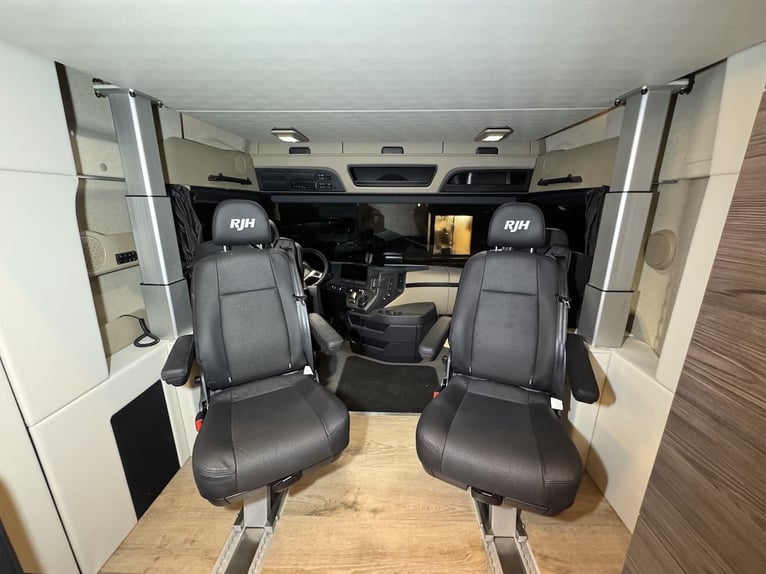 Mercedes-Benz Actros 2545 RJH Exclusive H6 Pferdetransporter LKW Neu und sofort verfügbar!