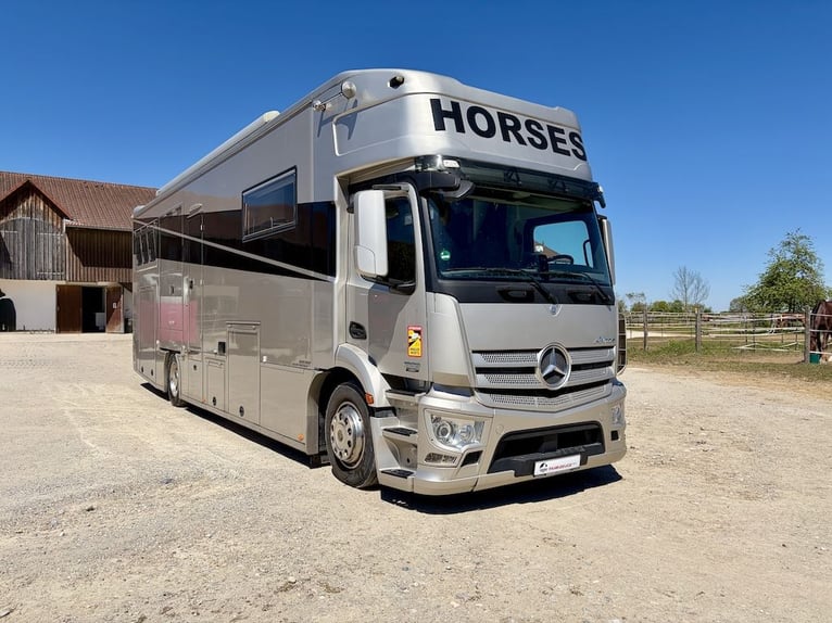 Mercedes-Benz Antos 1836 RJH Trasporto cavalli 5 posti con side-out, camion in conto vendita