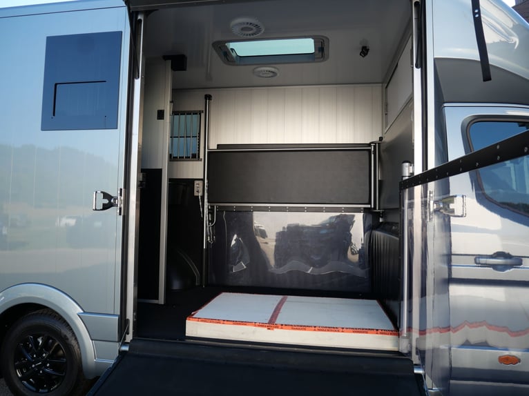 Trasportatore per cavalli Sodiak Luxury Horsetrucks o Roelofsen