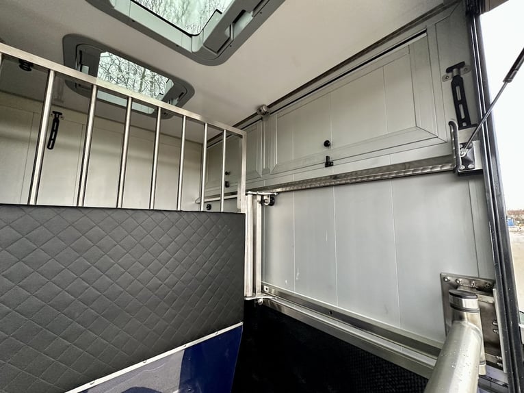 Mercedes-Benz Sprinter trasporto 2 cavalli, cambio automatico, allestimento per stallone, veicolo co