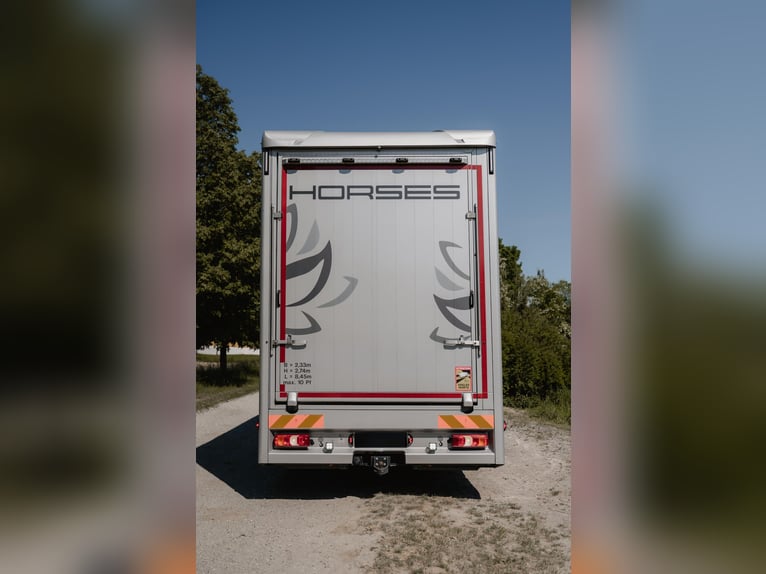Mercedes-Benz Actros Professional Horse Truck