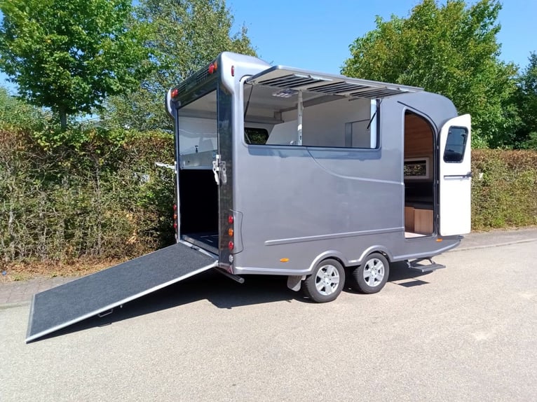 Trasporto cavalli DT Trailer per 2 cavalli con ampio alloggio, 3,5 tonnellate - riscaldamento - senz