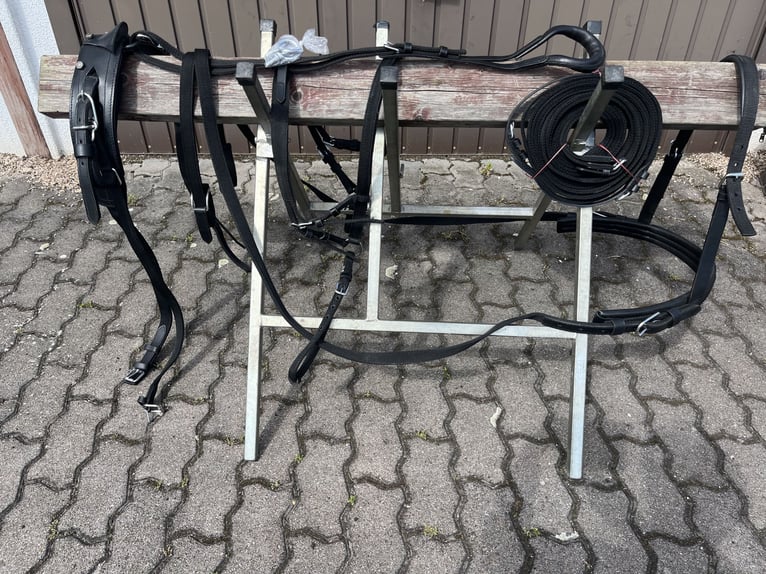 Harness for single harness driving with breastplate