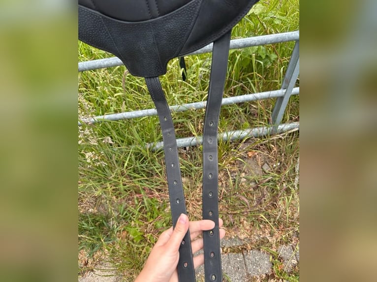 Come nuova Voltaire Adelaide (pony) sella da dressage 16,5 pollici