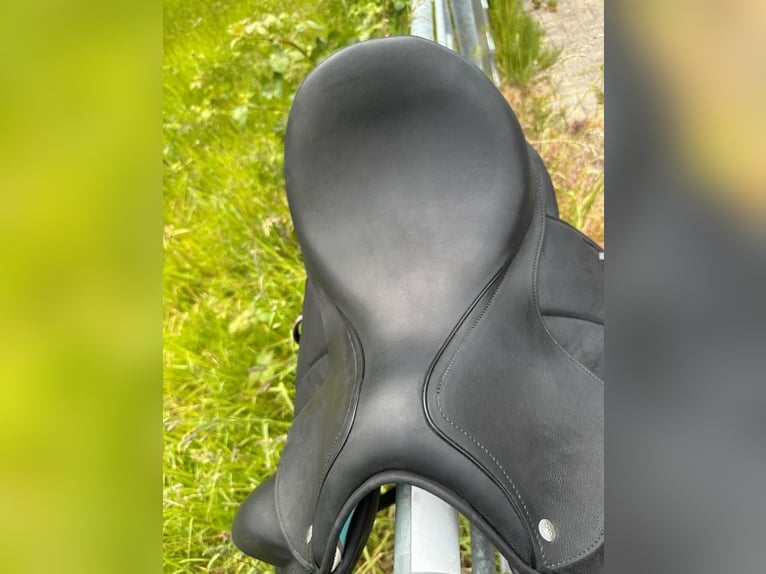 Come nuova Voltaire Adelaide (pony) sella da dressage 16,5 pollici