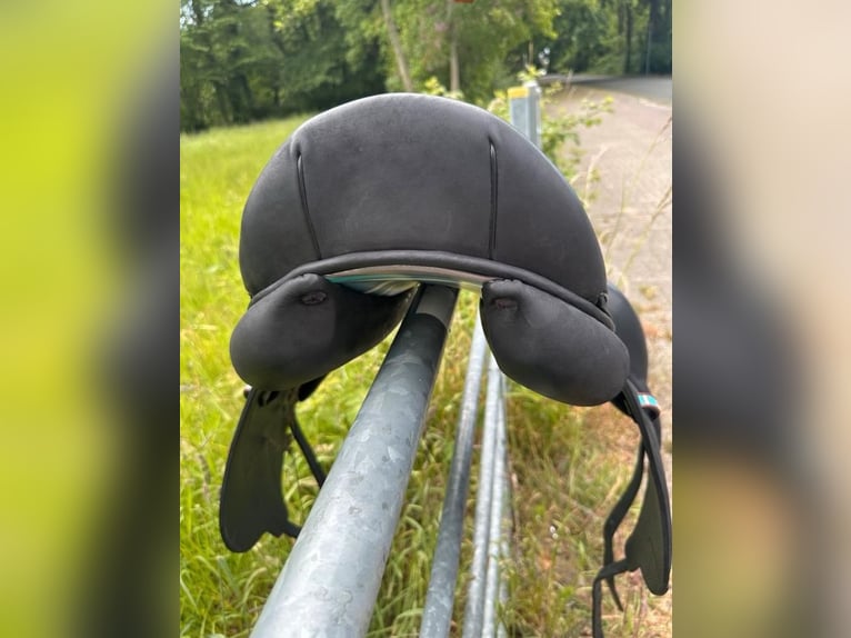 Come nuova Voltaire Adelaide (pony) sella da dressage 16,5 pollici