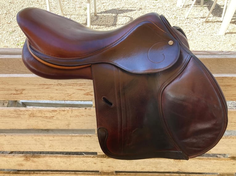 Bellissima Sella Action Horse Modello Decima anno 2023 colore marrone bordata misura 17.5