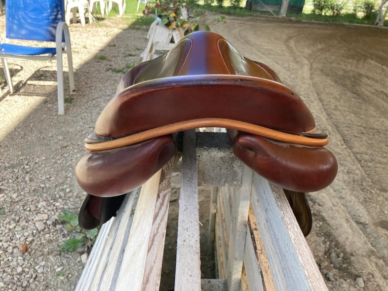 Bellissima Sella Action Horse Modello Decima anno 2023 colore marrone bordata misura 17.5