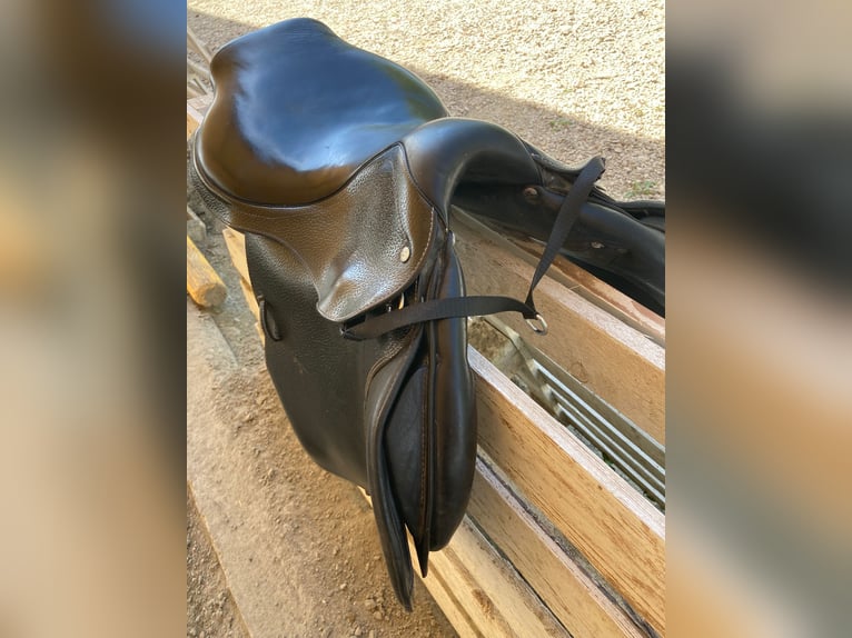 Comodissima sella Action Horse Modello EJ colore nero misura 17.5