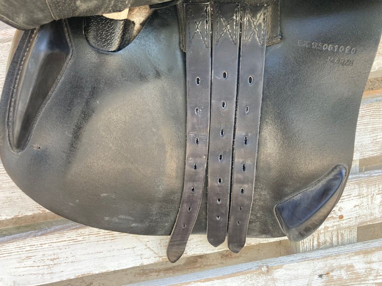 Comodissima sella Action Horse Modello EJ colore nero misura 17.5