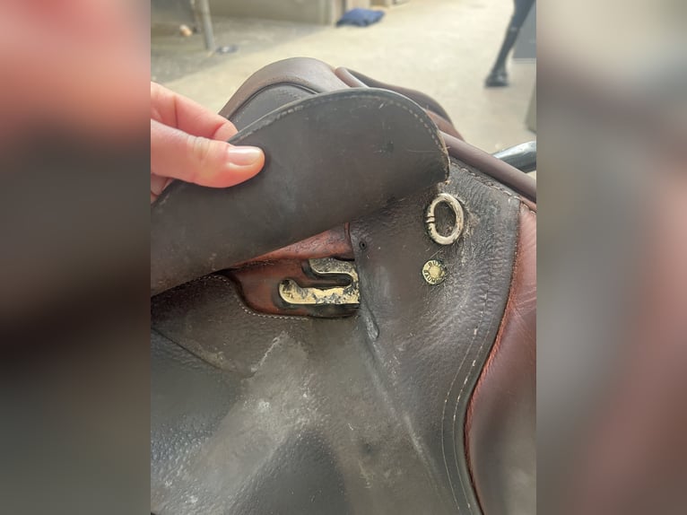 Used Butet Saddle 17"