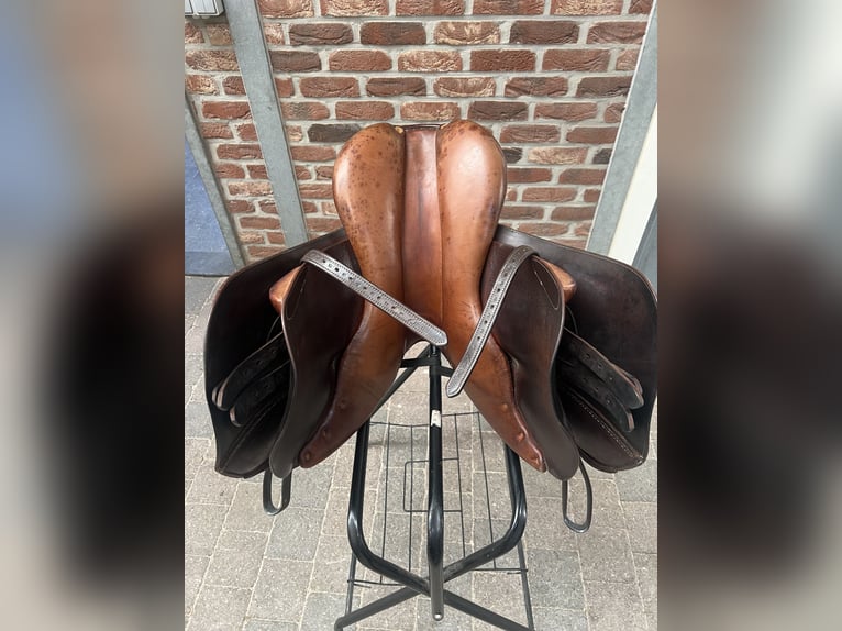 Used Butet Saddle 17"
