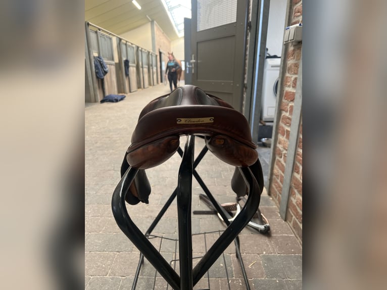 Used Butet Saddle 17"