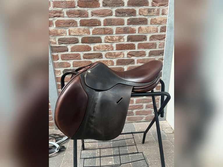 Used Butet Saddle 17"