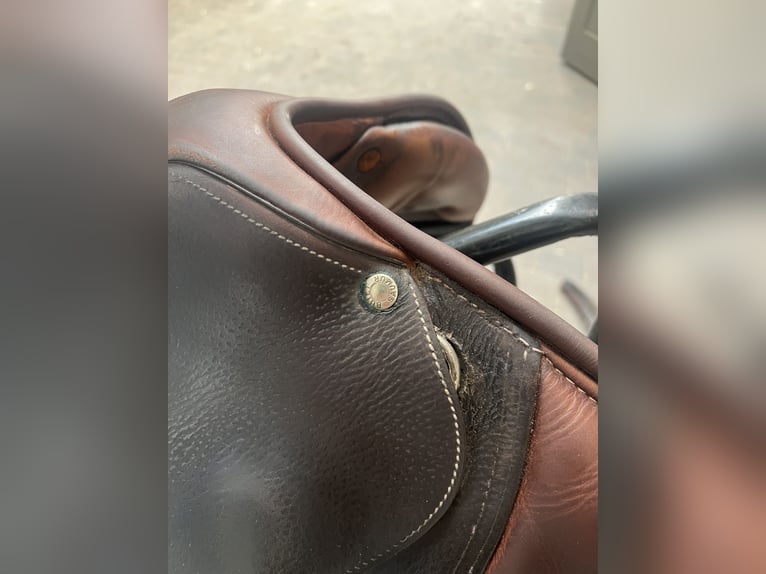 Used Butet Saddle 17"