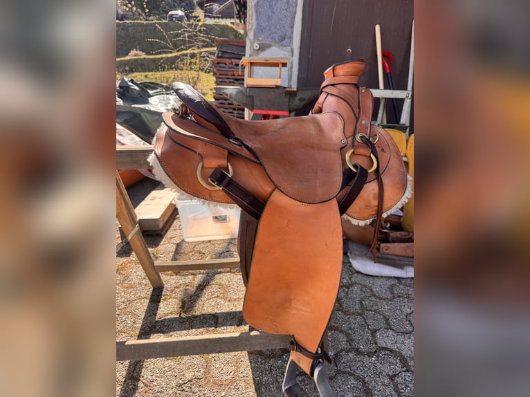 Sella da trekking di alta gamma, con bisacce di stile western, come nuova