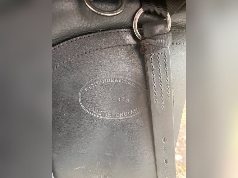 Kent & Masters MGX Vielseitigkeitssattel 17,5“ - sehr guter Zustand, frisch aufgepolstert