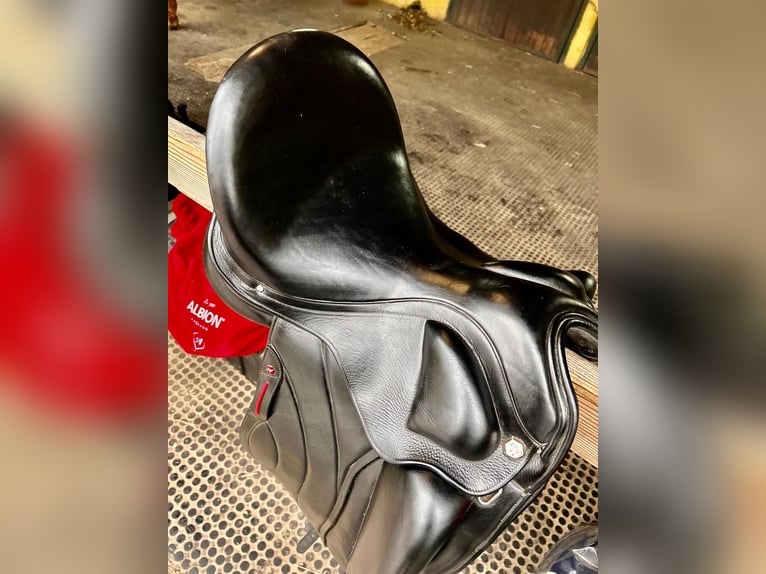 Albion Revelation Dressage Saddle for SALE - Almost New !