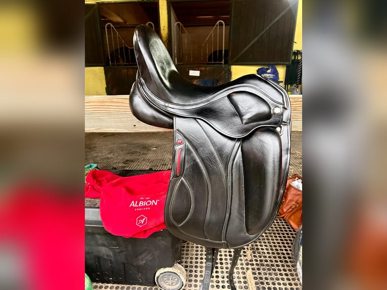 Albion Revelation Dressage Saddle for SALE - Almost New !