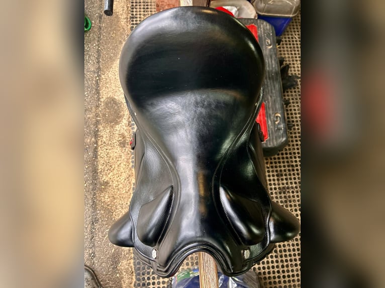 Albion Revelation Dressage Saddle for SALE - Almost New !