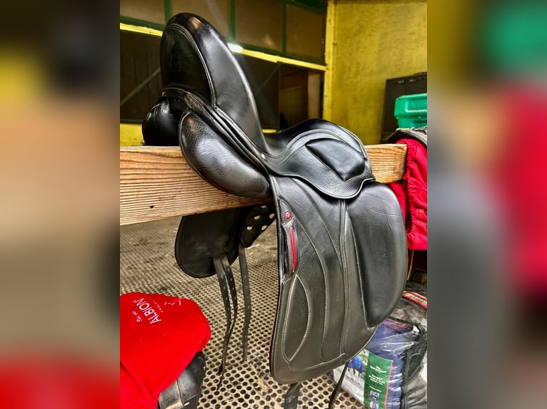 Albion Revelation Dressage Saddle for SALE - Almost New !