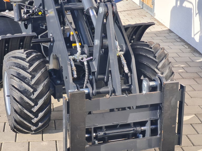 Carrello elevatore elettrico per cortile