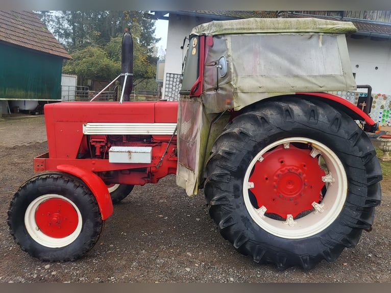 Trattore IHC Tipo 724 S in vendita