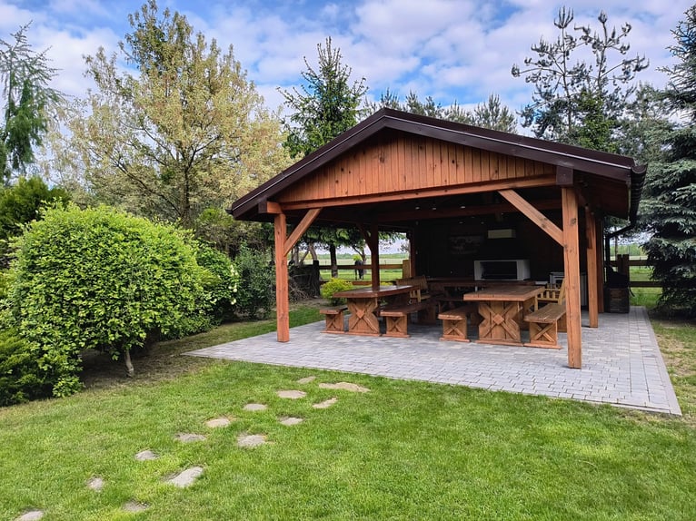 Azienda agricola con scuderia, centro equestre, casa di campagna / Casa di campagna con stalla