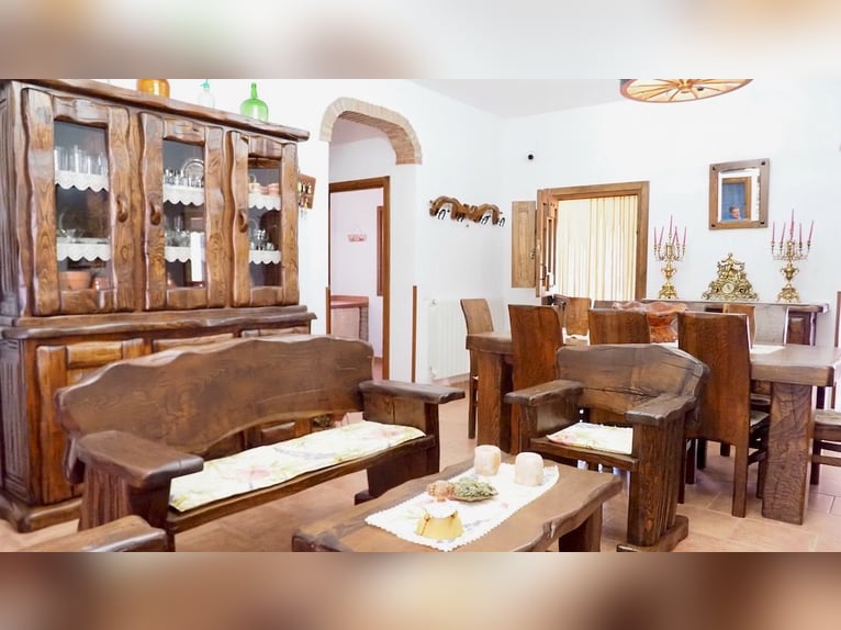 Casa di campagna completamente attrezzata con piscina