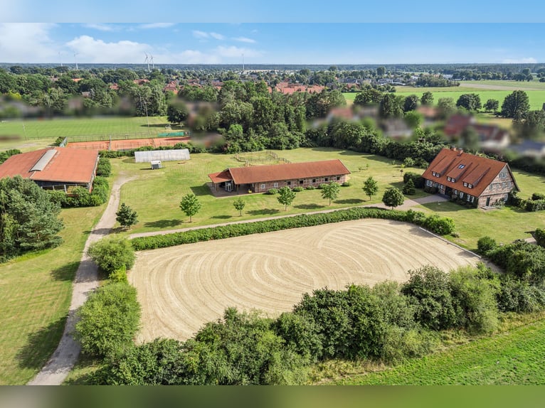 Exklusives Reitsportanwesen mit luxuriösem Fachwerk-Herrenhaus