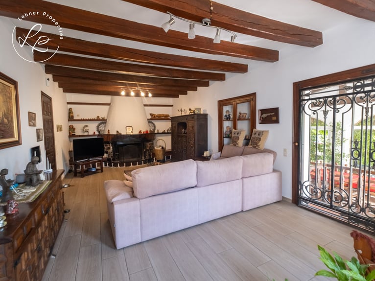 Fattoria equestre con casa residenziale in Spagna, sulla Costa Brava, a soli 10 minuti dalle spiagge