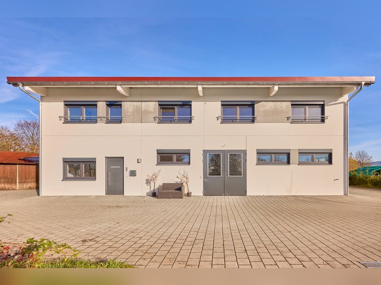 Immobiliare commerciale a Herrenberg – Clinica veterinaria per cavalli di nuova costruzione con dive